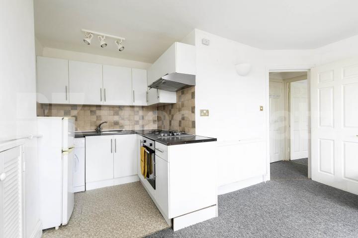 			1 Bedroom, 1 bath, 1 reception Apartment			 Garlinge Road, Kilburn